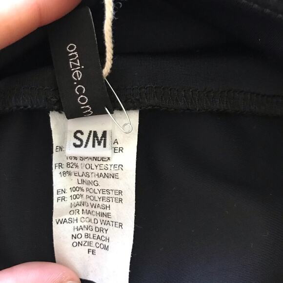 New Onzie S/M Mesh Cut Out Capri Leggings Black Gold Small Medium Yoga Workout - Picture 7 of 8